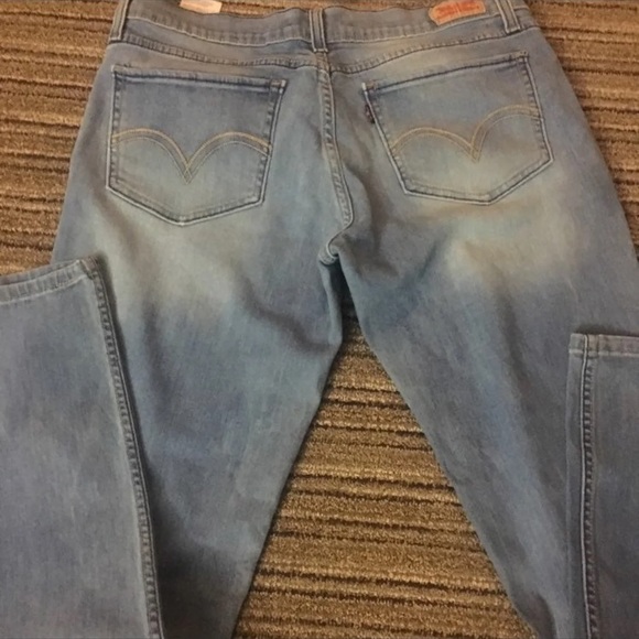 Womens Levis - Picture 2 of 3